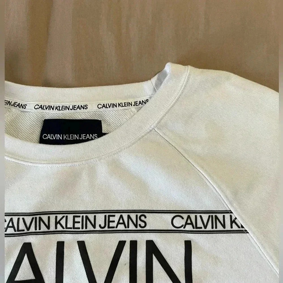 Women’s Calvin Klein crop shirt - Picture 4 of 5
